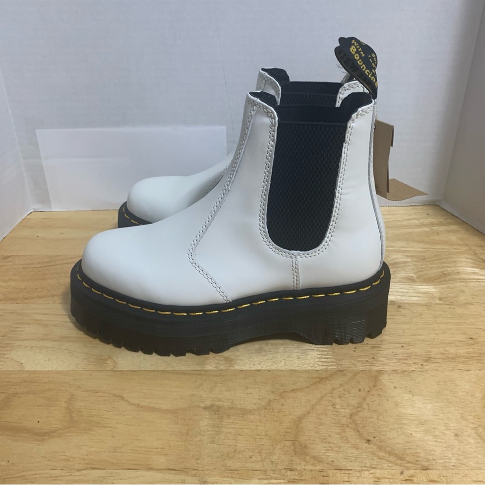 DR. MARTENS 2976 YS CHELSEA WOMENS Size 6 WHITE LEATHER‎ DOC'S